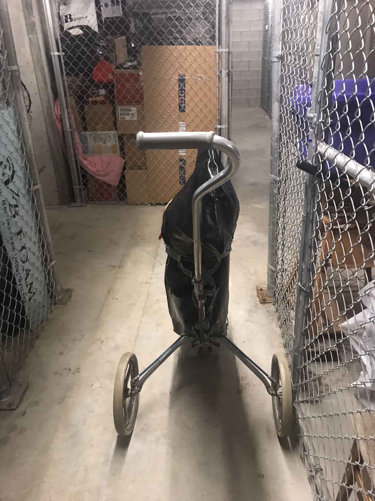 Dunlop caddy bag and cart with left handed clubs image indicator(4)