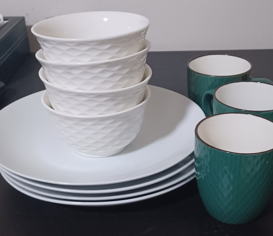 ! Unused ! Dinner set - 4 plates, 4 bowls, 3 mugs thumbnail