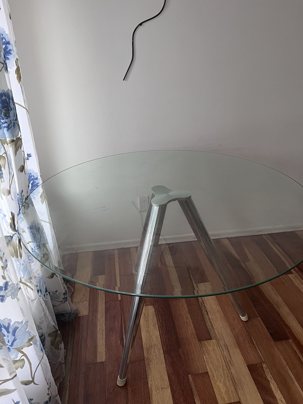 Just round dining table