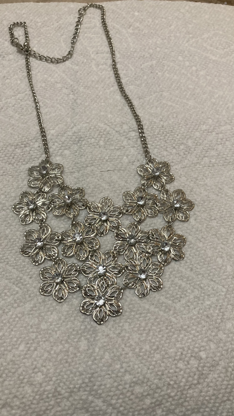 Flower design Necklace image indicator(2)