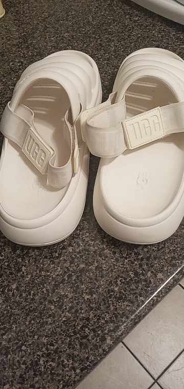 womans white Uggs size 7 - photo 3