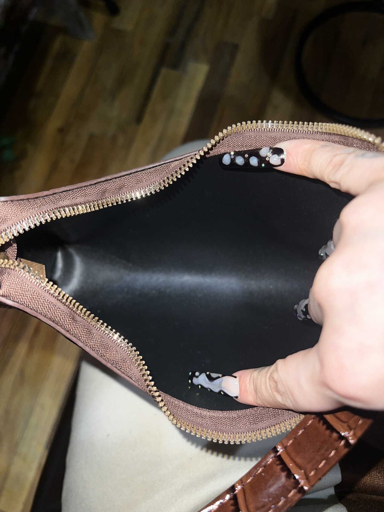 Brown small purse image indicator(3)