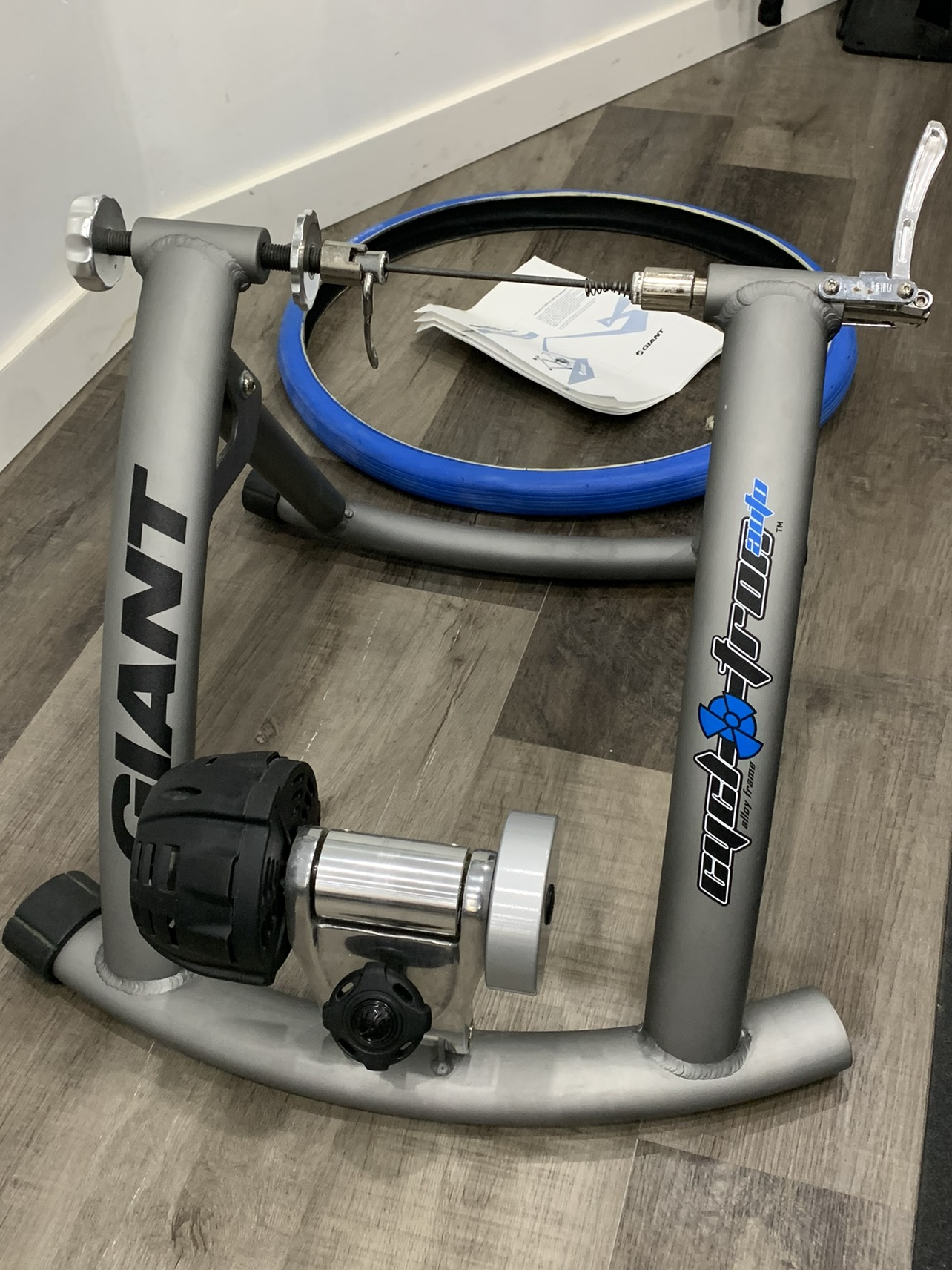 Giant Cyclotron Indoor Bike Mount & Tire image indicator(8)