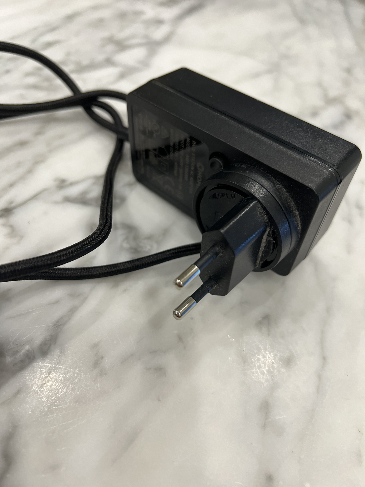 Nomad Wireless Charging Station for iPhone & AirPods image indicator(4)