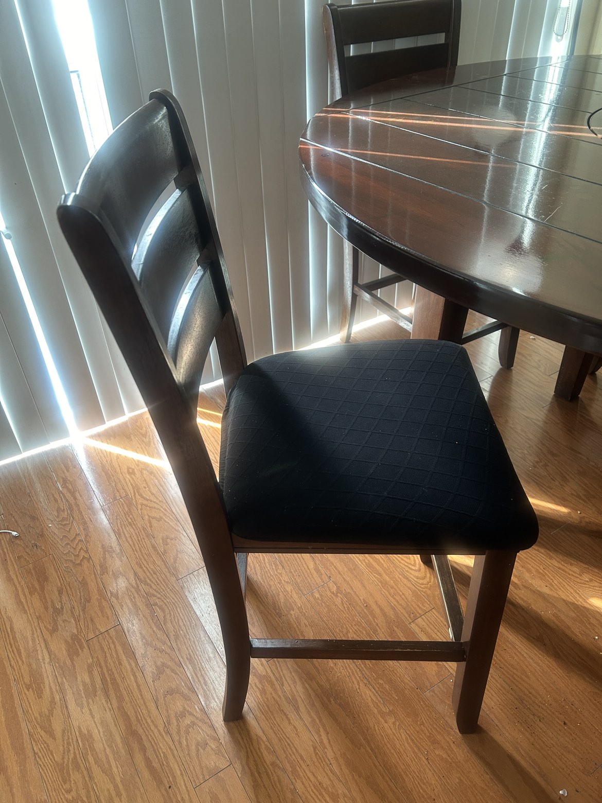 Dining Table & Chairs - photo 3