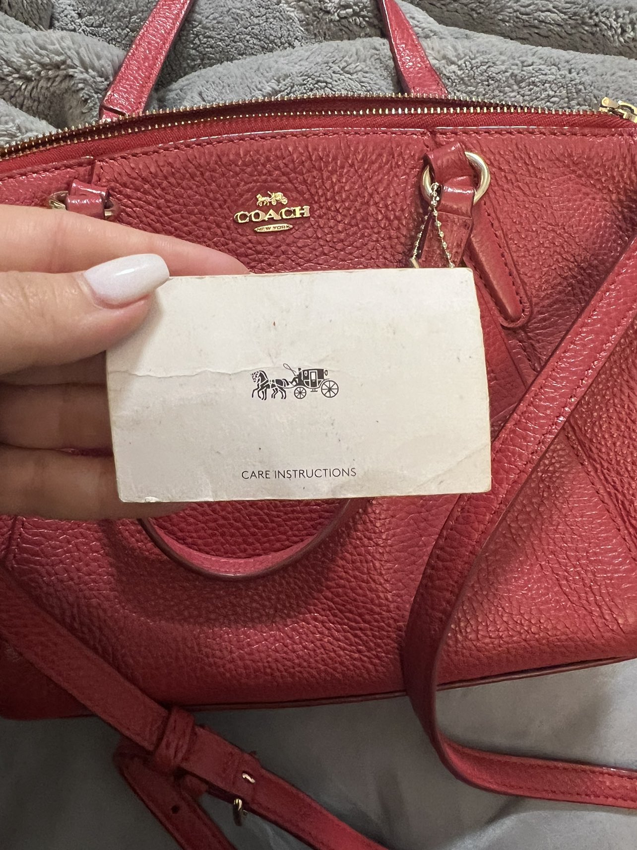 Coach red bag image indicator(2)