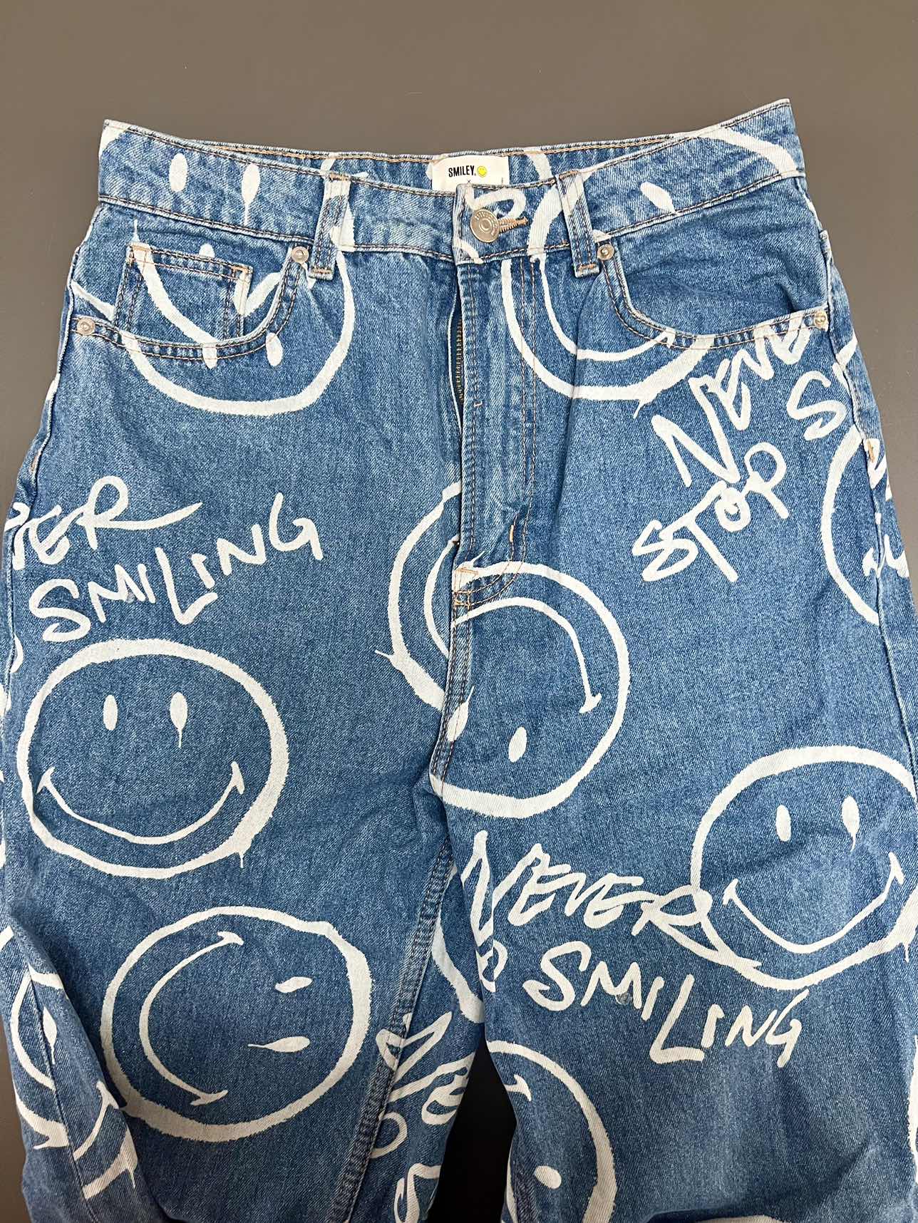 EUC H&M Smiley Jeans , Ladies Size 6 🥕 image indicator(5)