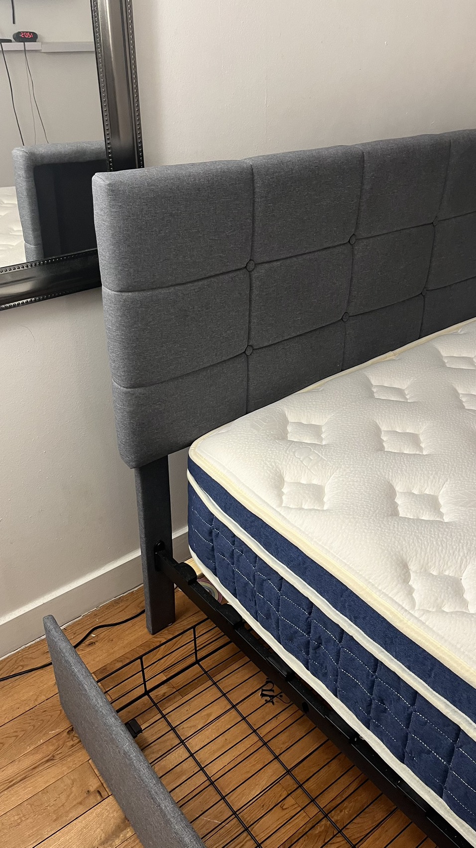Full size bed with brand new mattress - photo 2