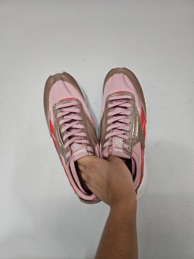 REEBOK size 7
