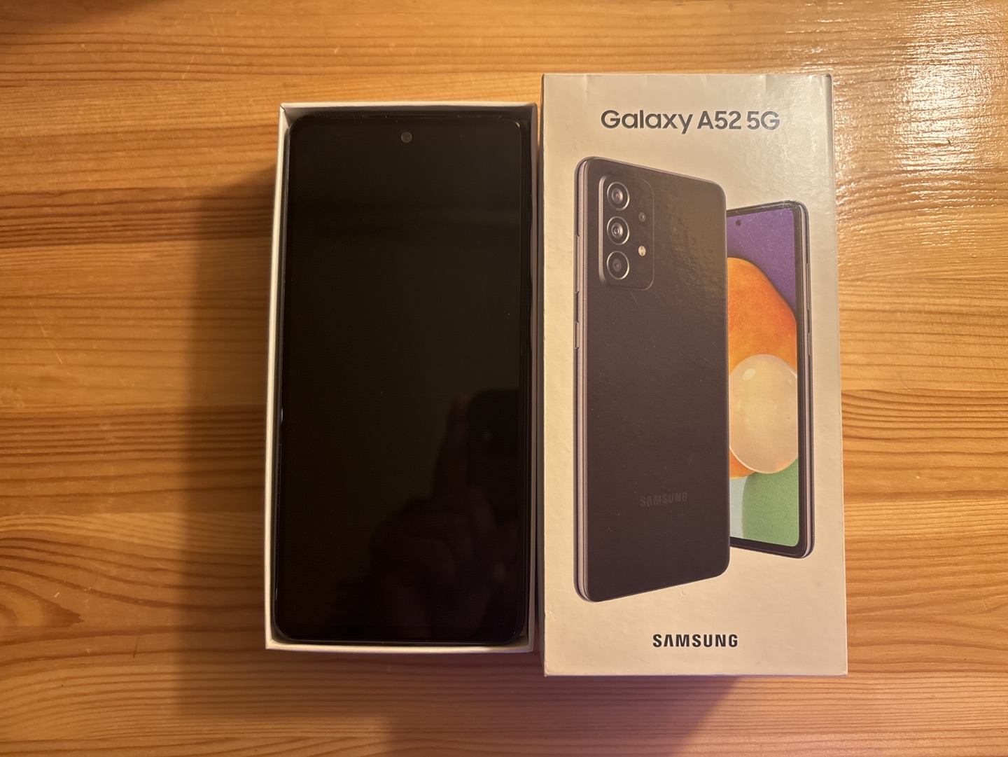 Samsung Galaxy A52 + phone case