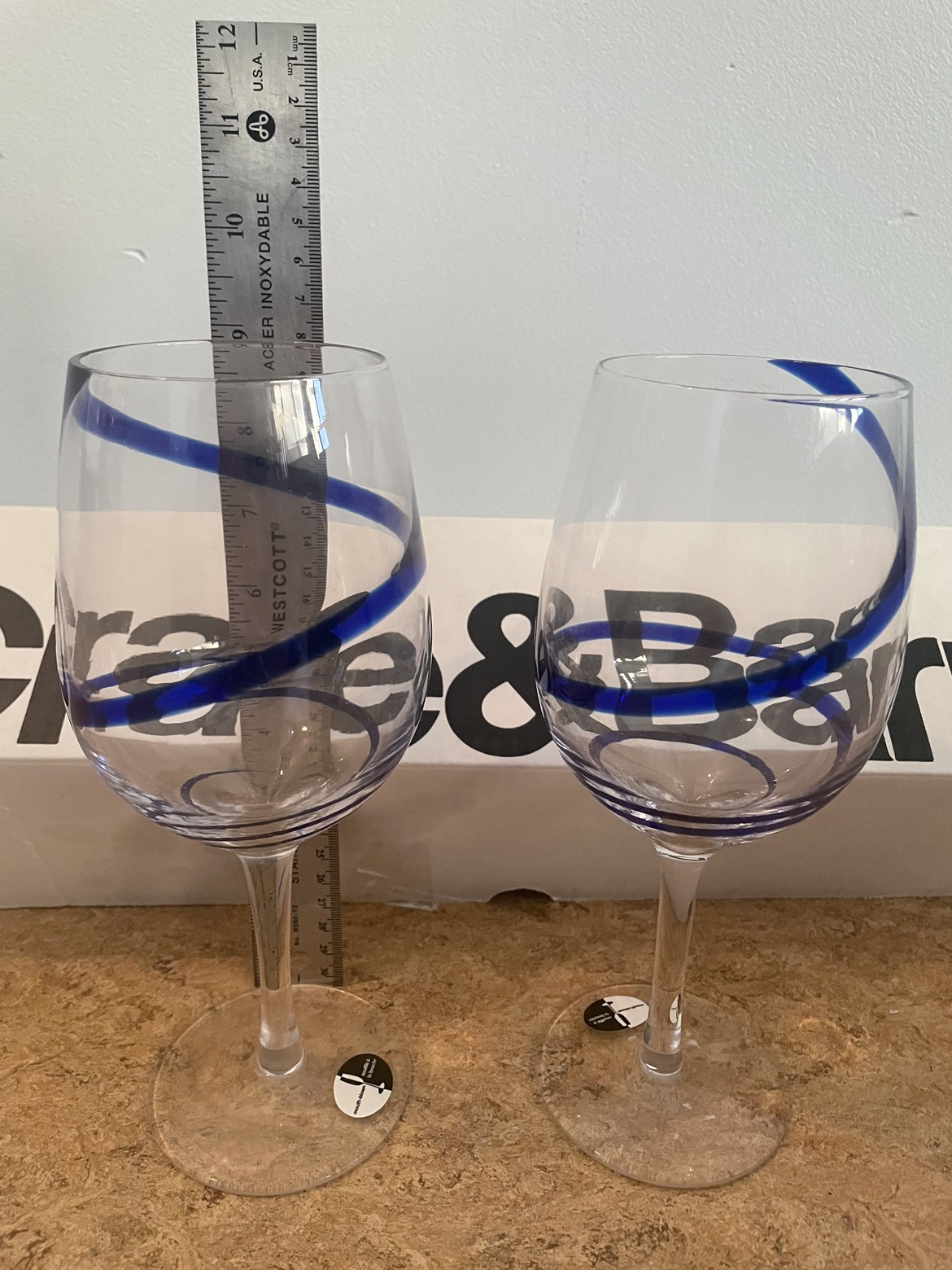 Price drop! Crate & Barrel mouth blown wine glasses 🥕 - photo 2