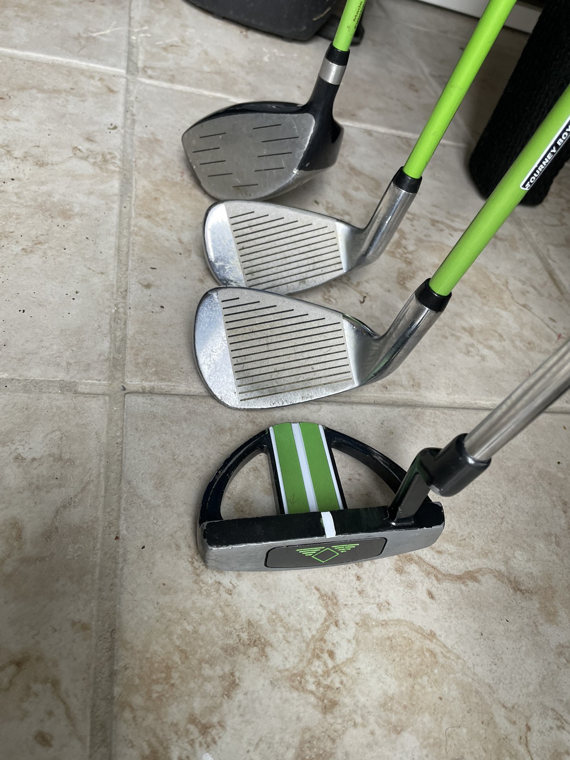 Kids golf clubs (aged 7-9)