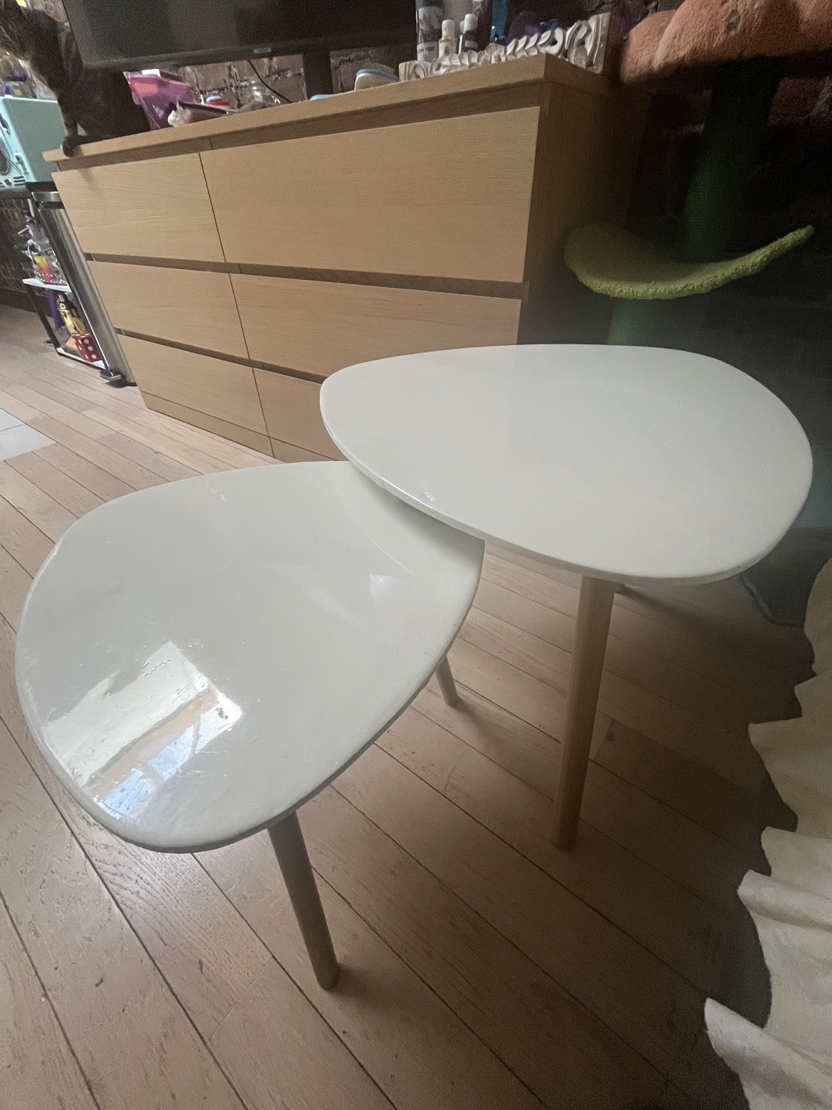 2 white tables - photo 2