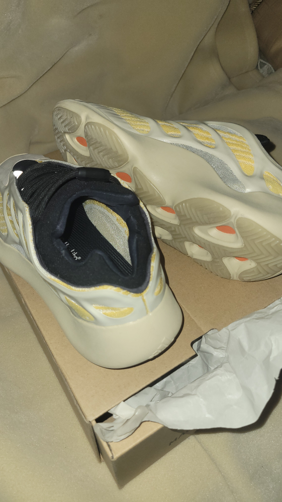Yeezy 700 Sunflower size 8 - photo 3