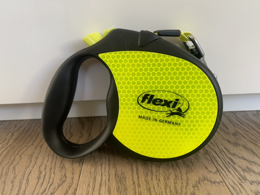 Retractable dog leash