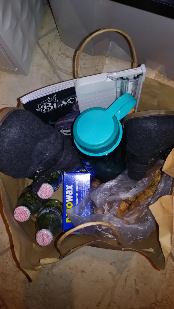 #Freecycle Giving away Everything in this Bag thumbnail