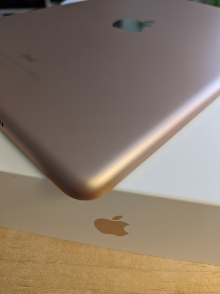 🏈iPad 6th generation Wifi 32GB Gold image indicator(7)