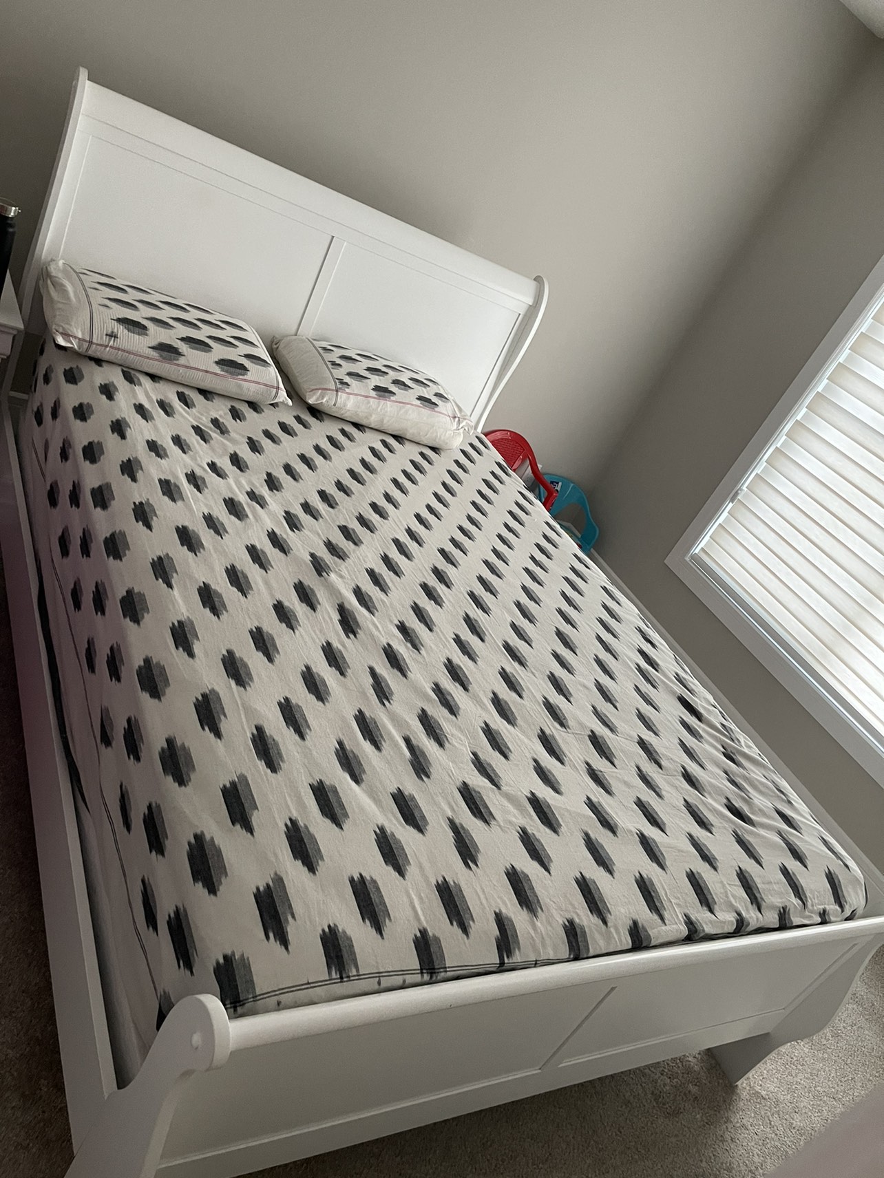 Queen bed frame - photo 2
