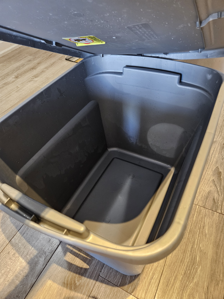 Sterilite 68L Grey Bin Turned Cat Litter Box #freecycle  - photo 3