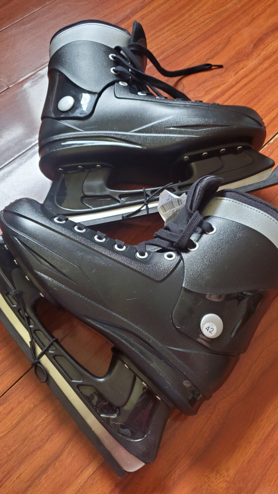 Ice skating shoes