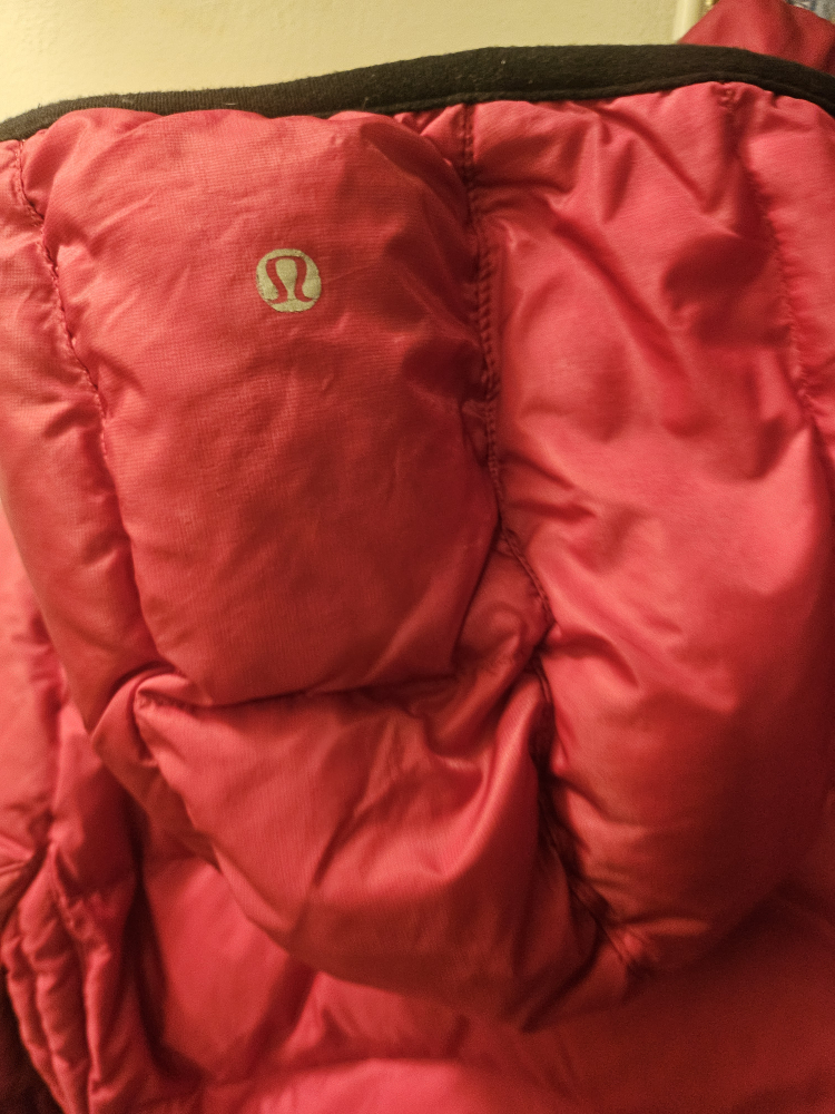pre-loved Lululemon coat image indicator(3)