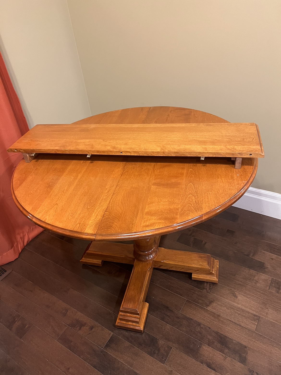 Round Kitchen Table - photo 4