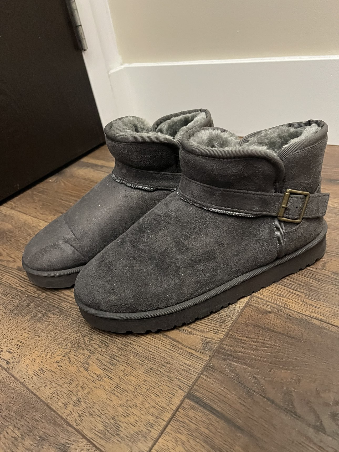 Ugg style winter boots size 9 thumbnail