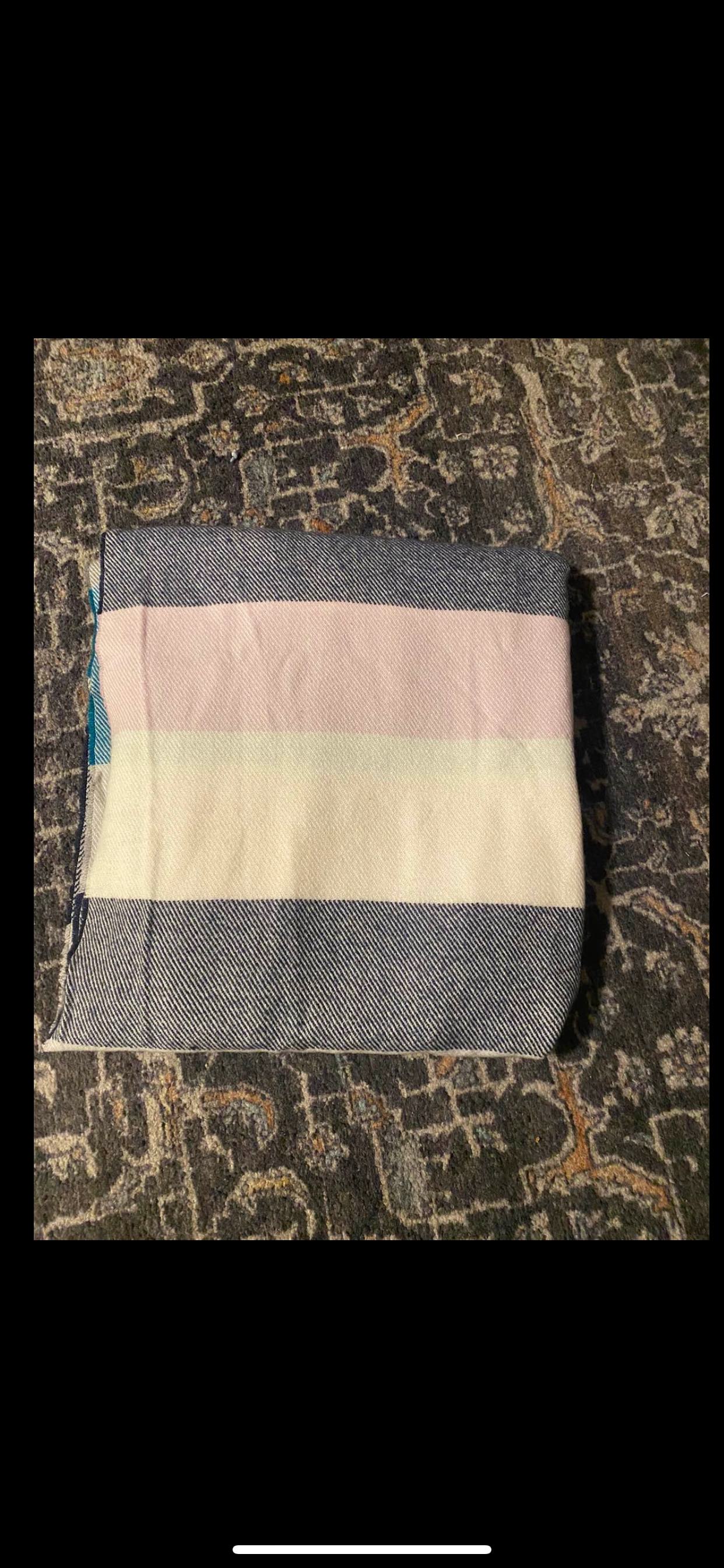 Unisex winter scarf from Gap 🥕 image indicator(3)