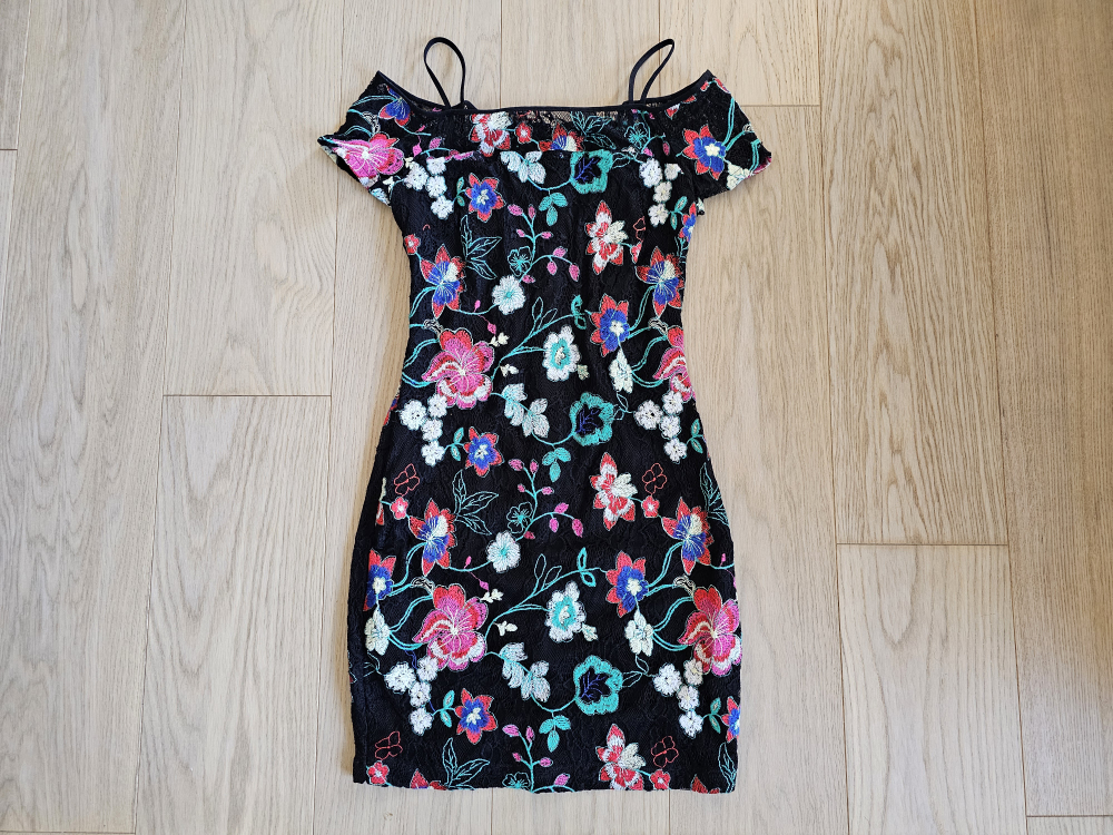 Guess dress (size 4) thumbnail