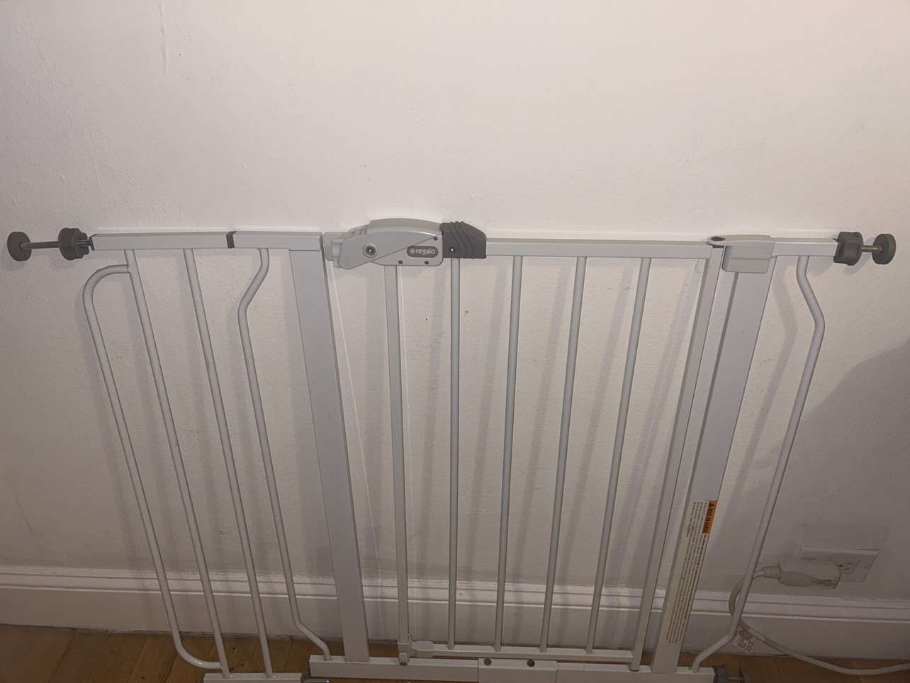 Brand: ( Regalo )baby proof safety gate