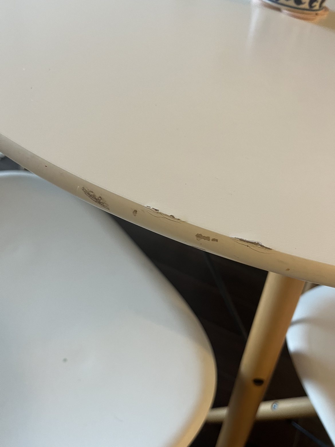 Structube Eiffel table and 4 chairs image indicator(2)