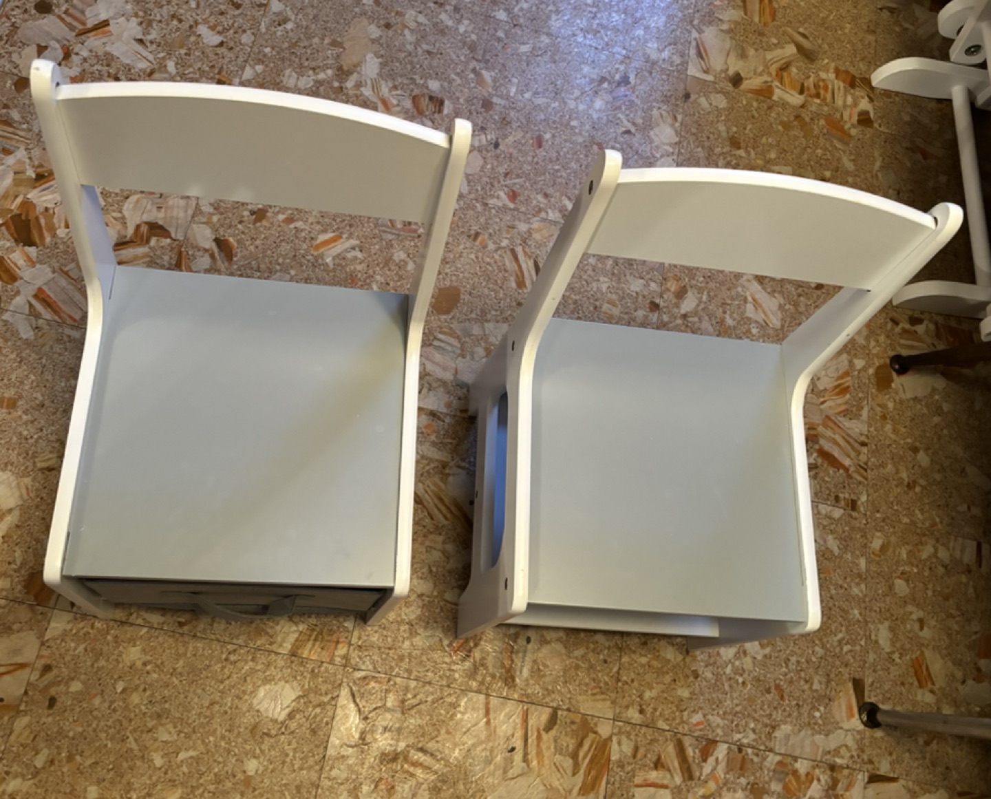 Kids table and chairs - photo 2