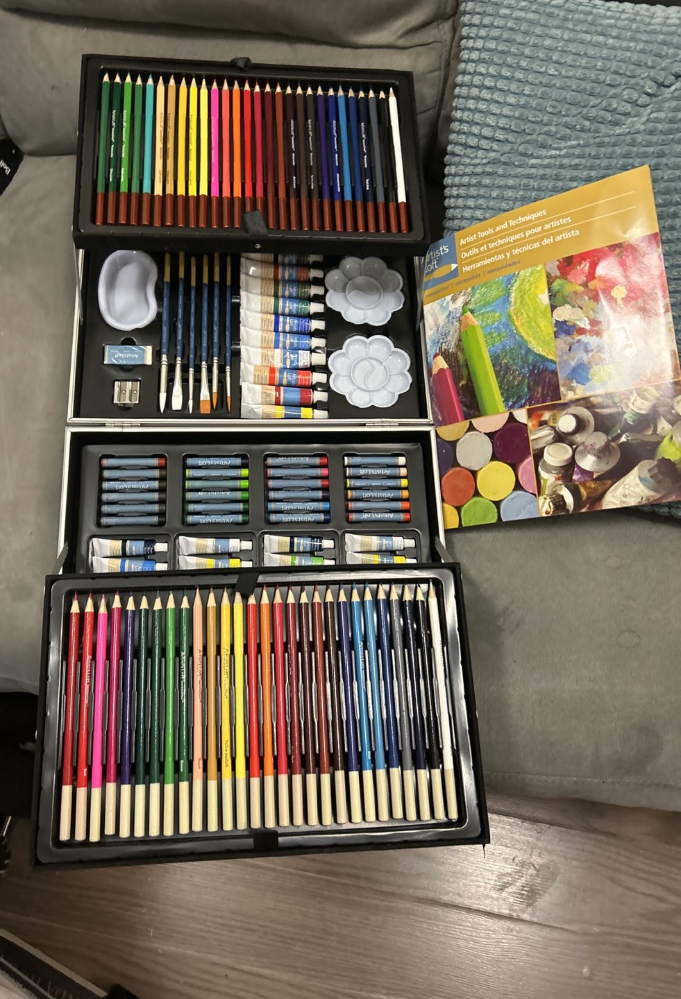 For Sale-  Artist’s Loft Art Kit thumbnail