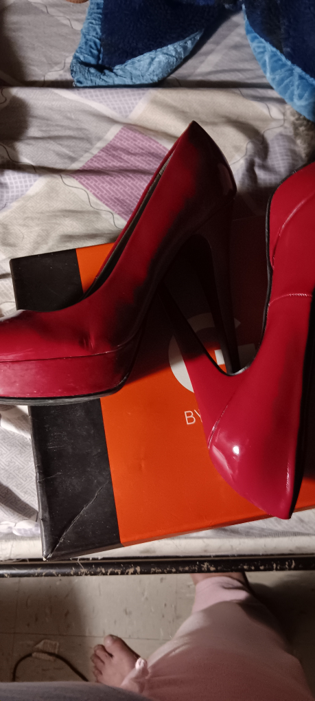 Red High women. shoes🏈 image indicator(4)