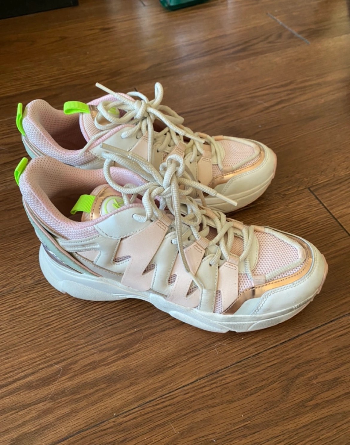 Michael kors sneakers image indicator(2)