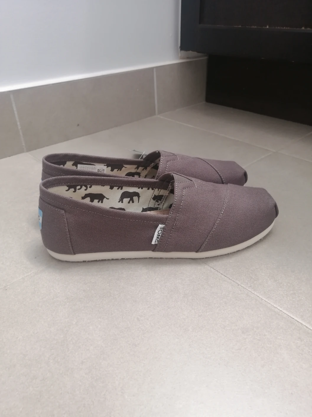 Tom's Women's Brown Canvas image indicator(2)