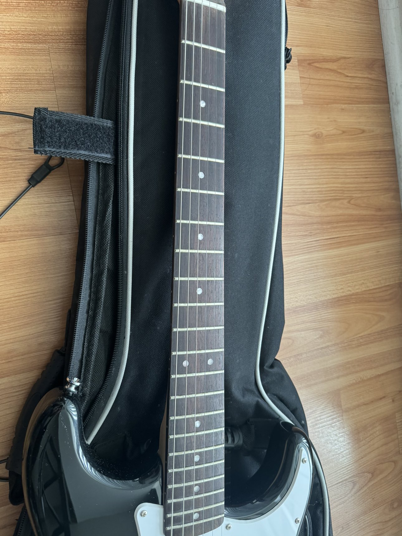Squier by Fender bullet strat beginner electric guitar - photo 4
