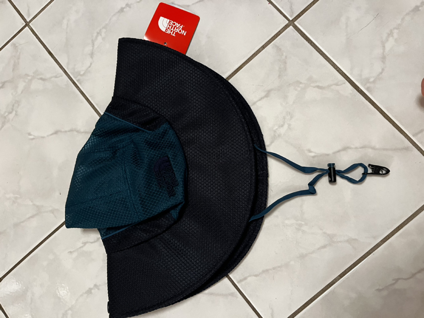 BNWT The North Face wide brim hat image indicator(2)
