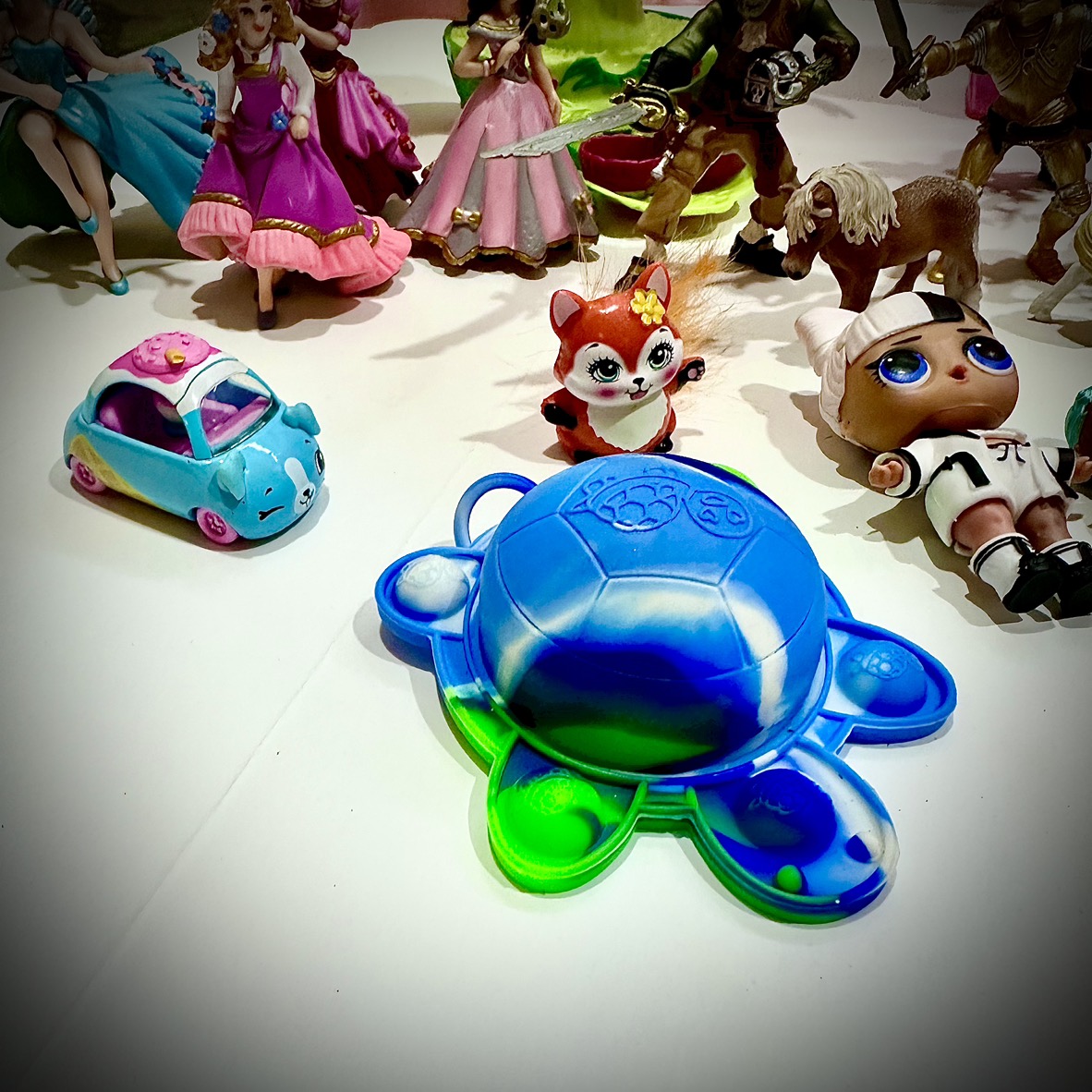 Large collection of Figurines, LOL Dolls, Polly Pocket - photo 2