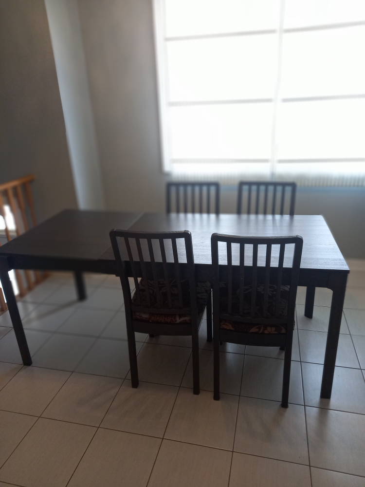 ikea extendable wooden table with four chairs - photo 4