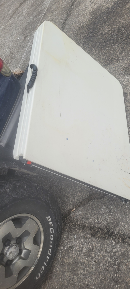 folding table  lifetime 6' image indicator(4)