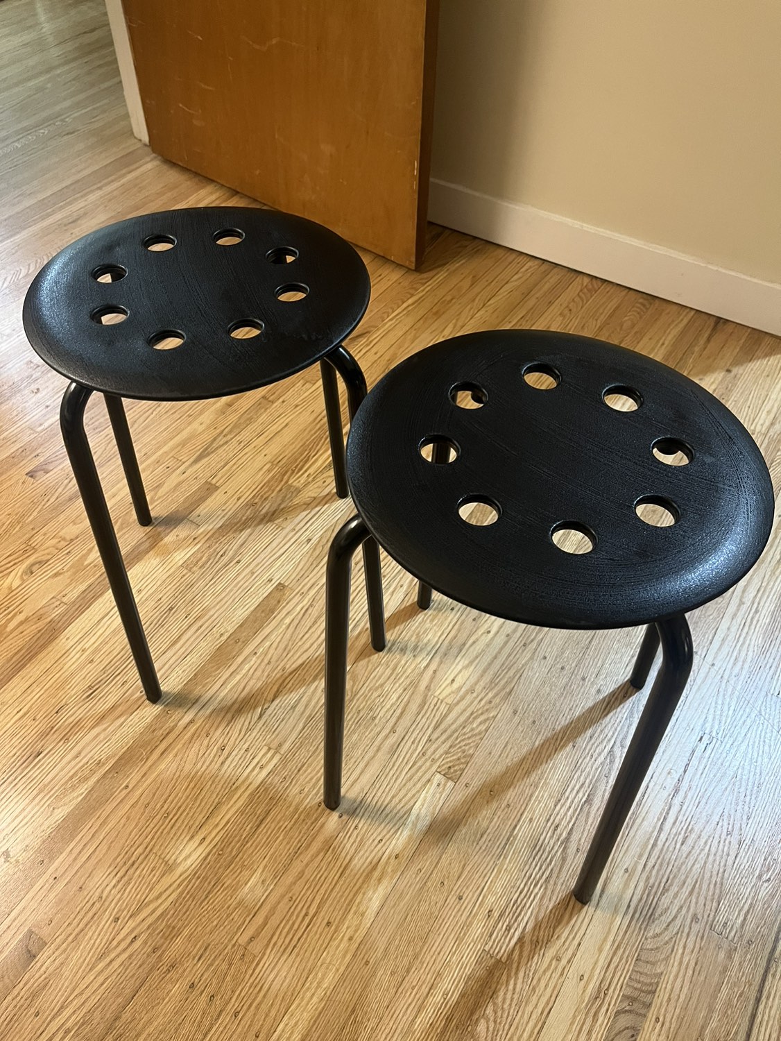 IKEA : Two Black Small Stools image indicator(2)