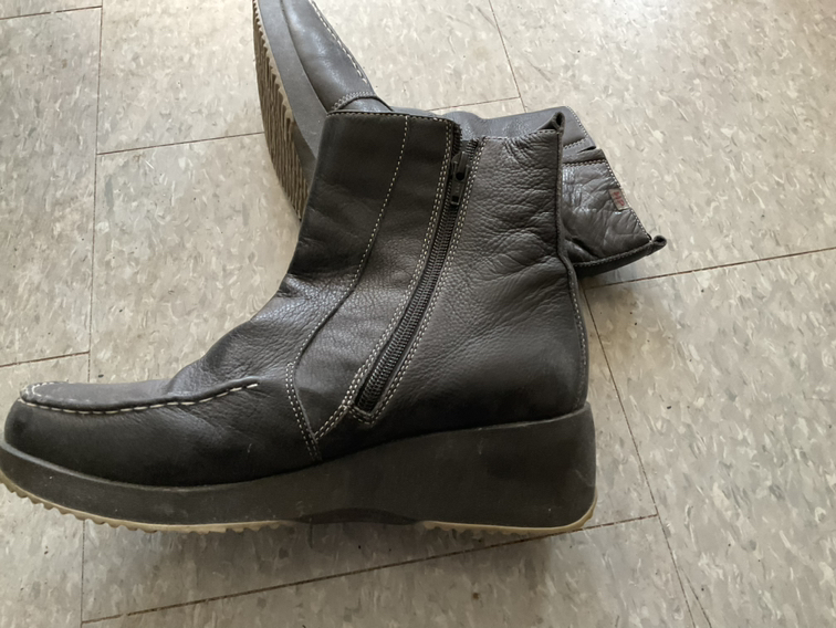 Leather Hush Puppies image indicator(2)