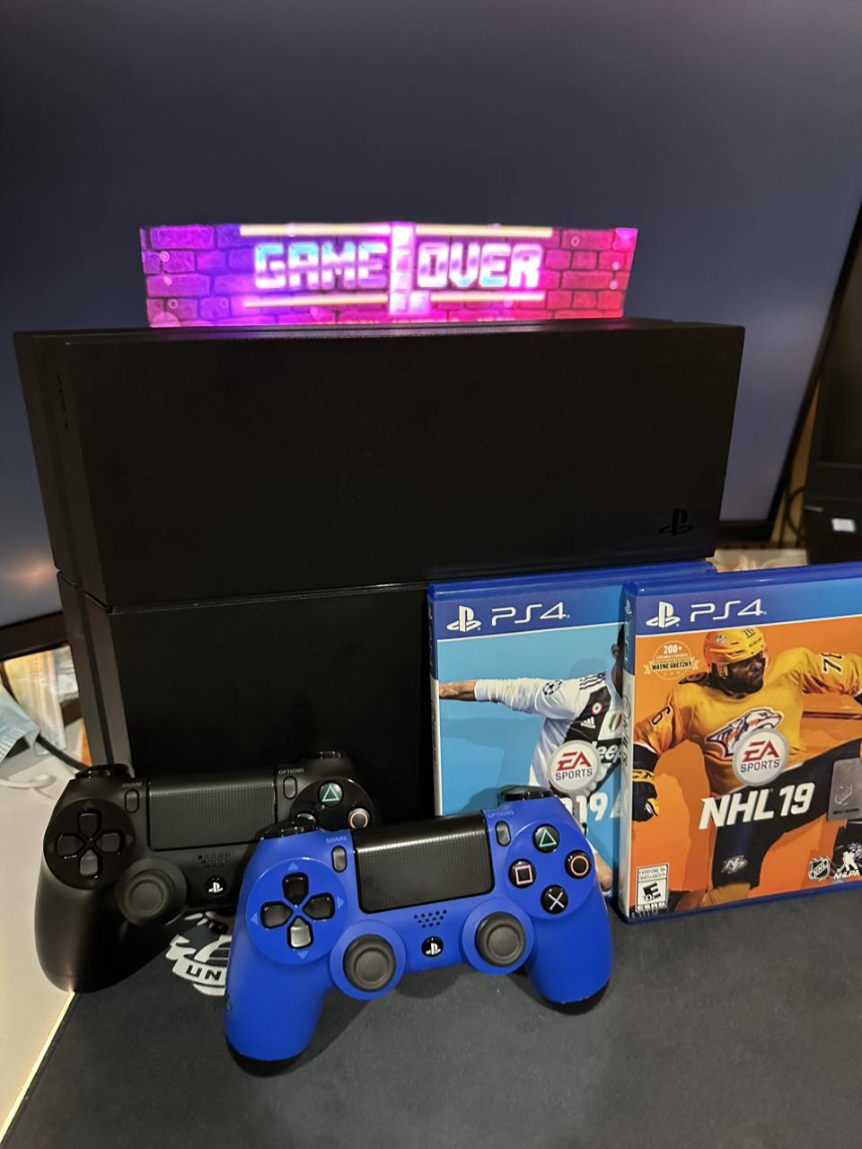 PS4 500gb + games thumbnail