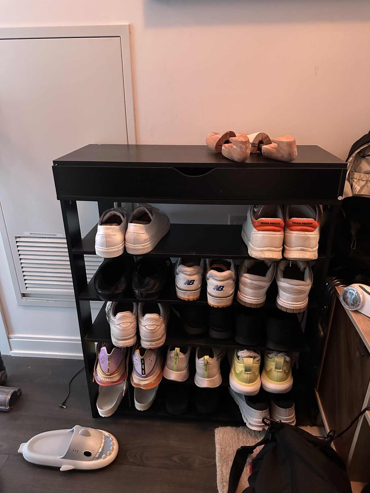Shoe shelf