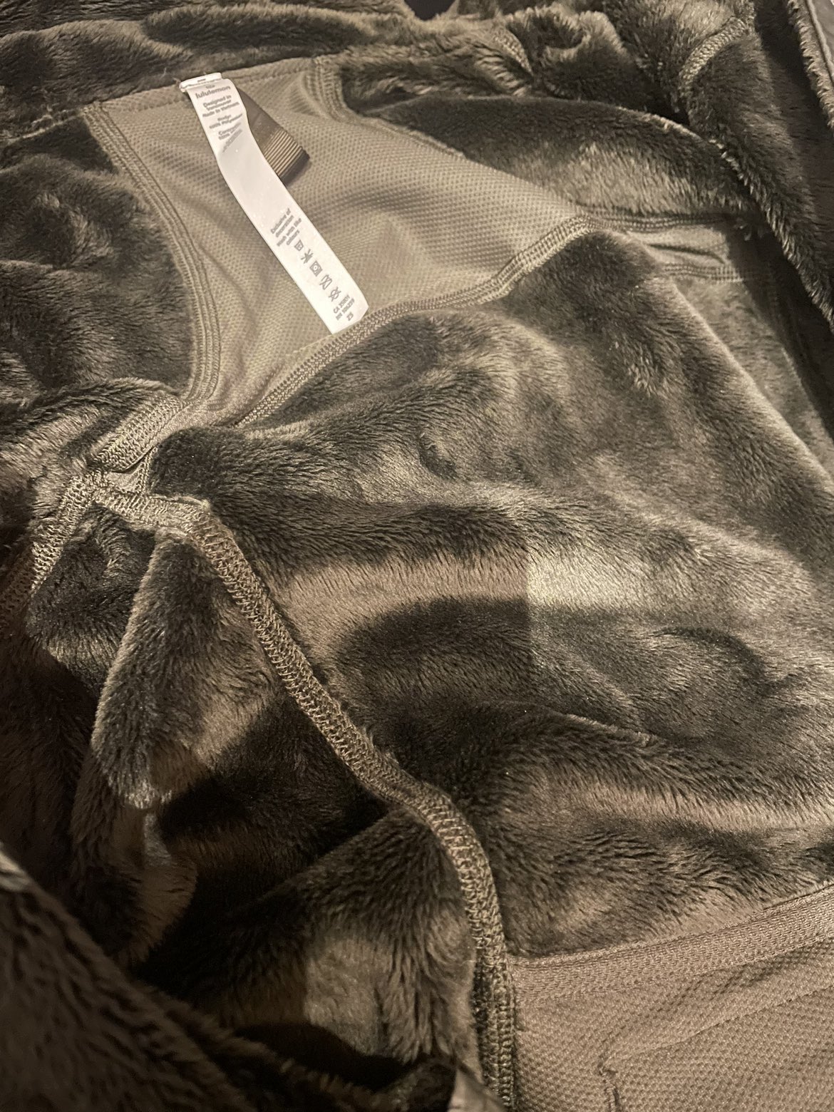 Lululemon jacket -mint condition size 6 - photo 4