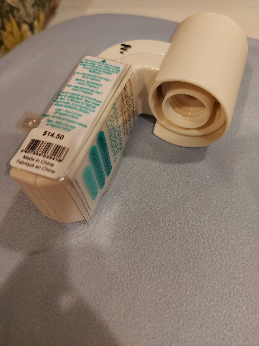 Wallflower by Bath & Body Works #freecycle image indicator(5)