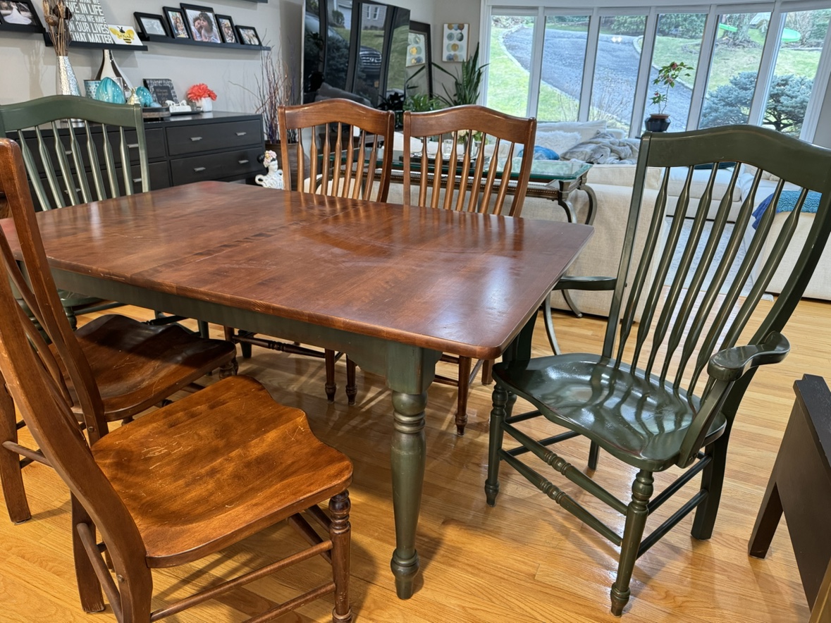 Solid wood dining room table and 8 chairs - photo 3