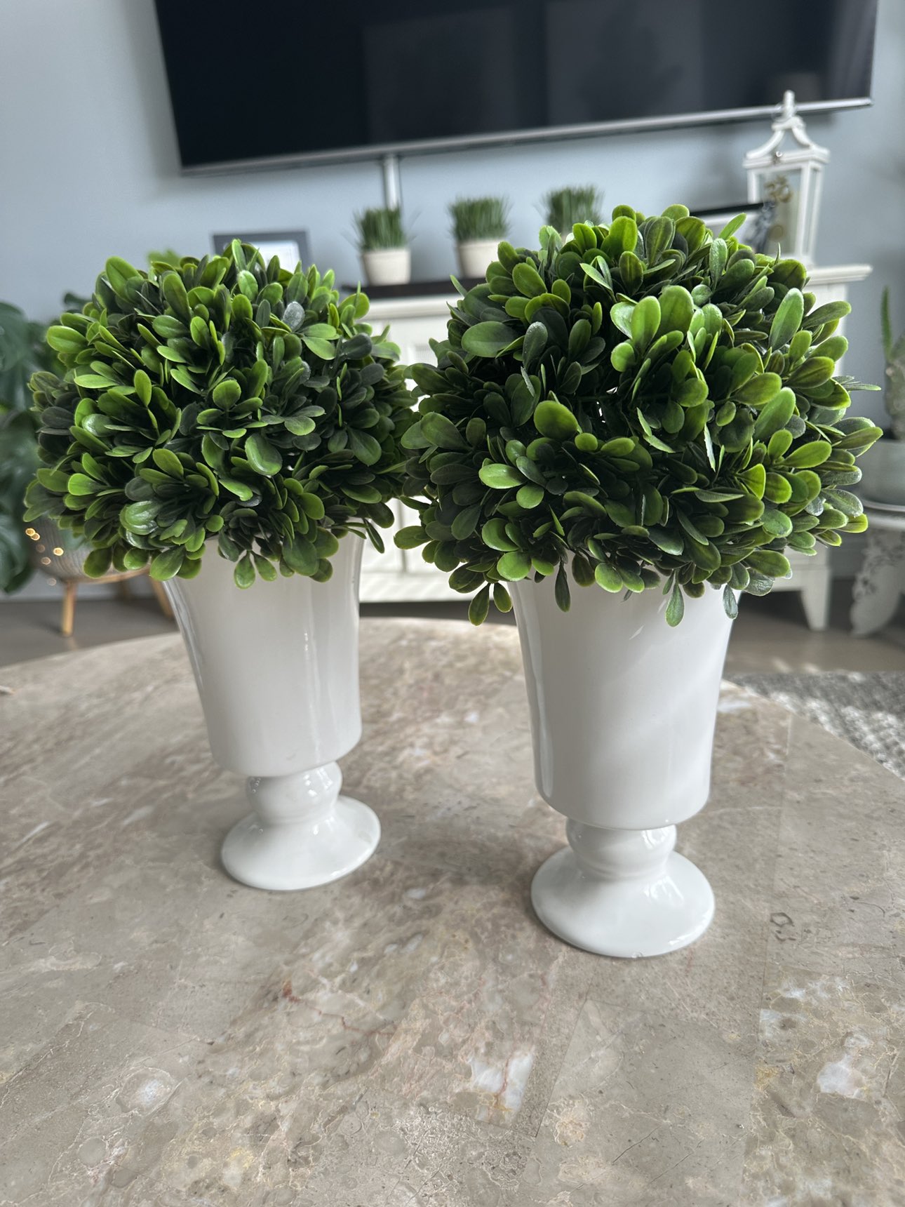 2 Decor items