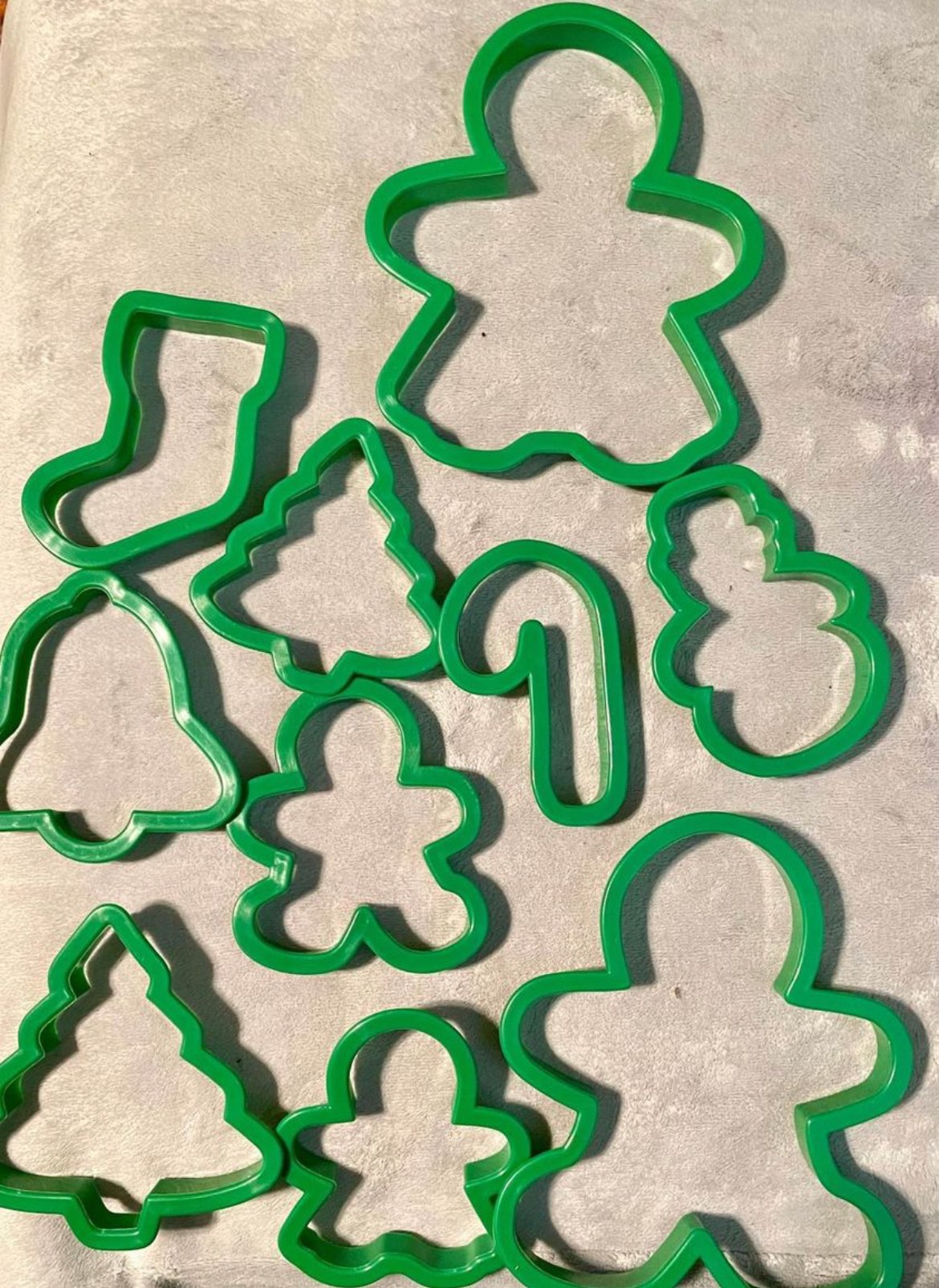 WILTON COOKIE CUTTERS (60 pieces) image indicator(6)